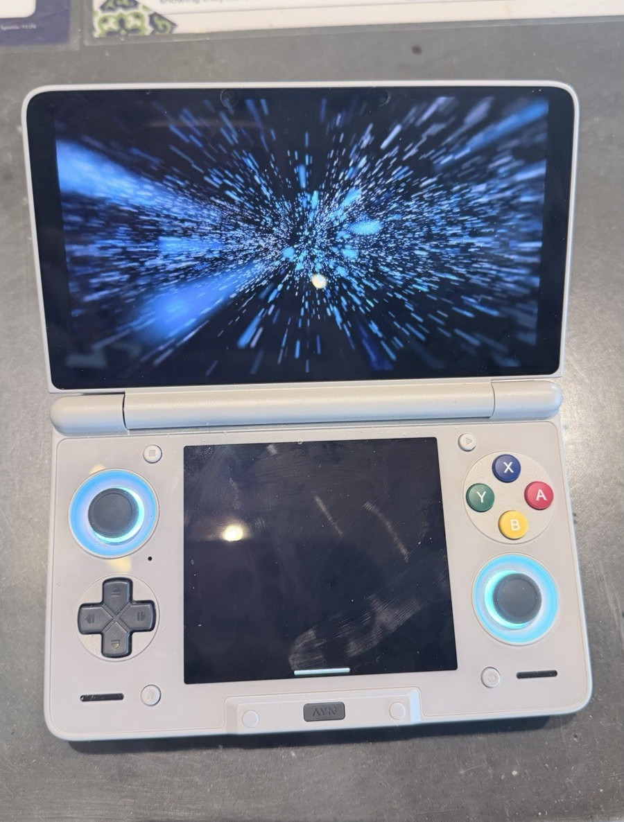 AYN Thor PRO Dual Screen Android Handheld System 128GB 1080p Wi-Fi White
