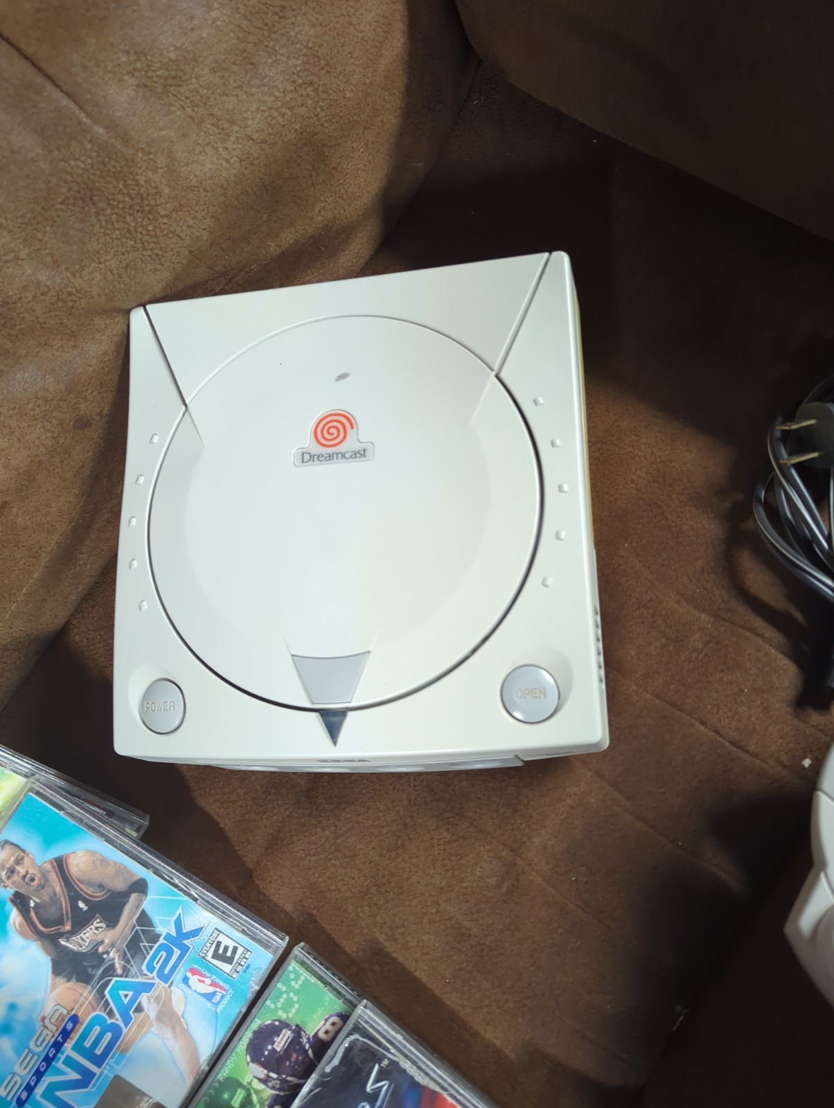 SEGA Dreamcast Console with two controllers and game – White