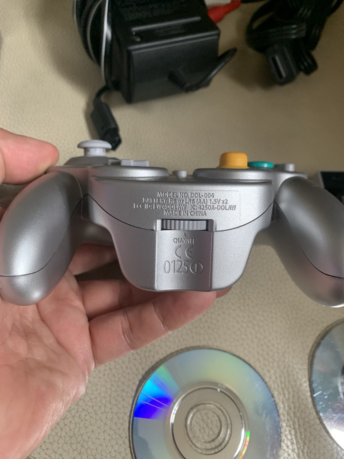 Nintendo GameCube DOL-001 Console Platinum With 3 Games, Cords And Controller.
