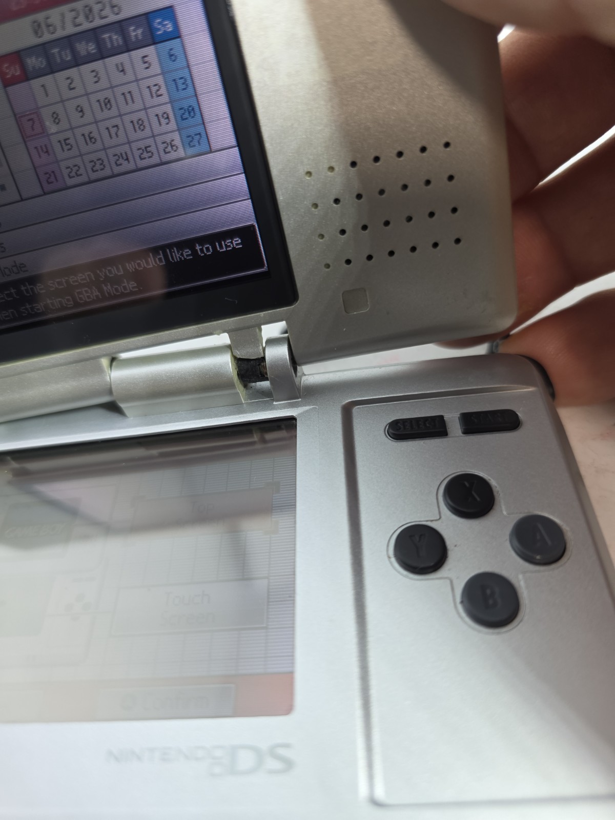 Nintendo DS OG FAT Console – tested and working with charger / broken hinge