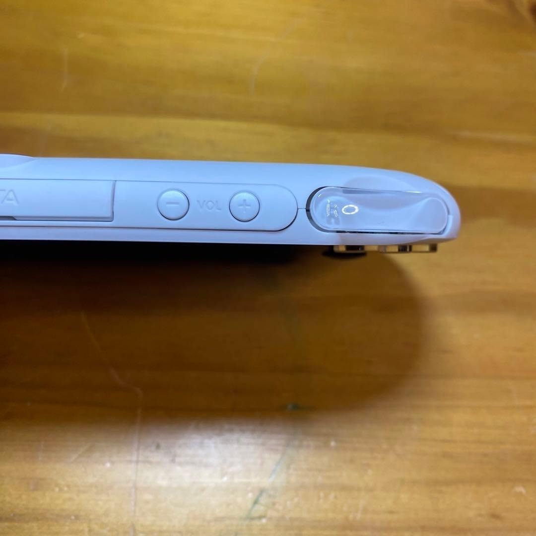 PSVITA 2000 Console, Glacier White 6257 From Japan