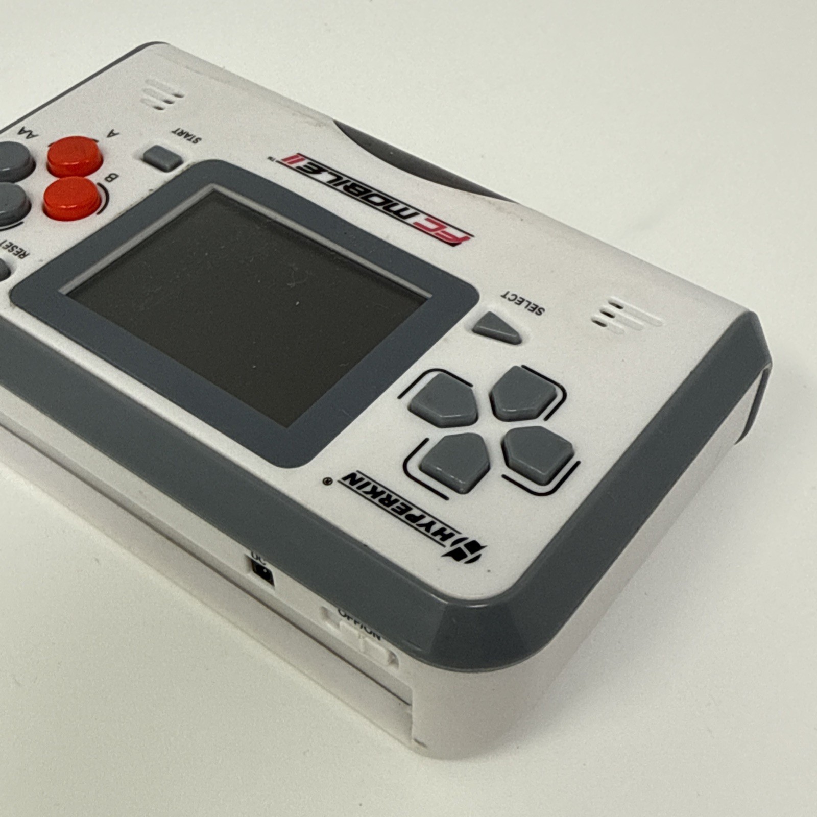 Hyperkin FC Mobile II 2 – Portable Nintendo NES – Powers On, White Blank Screen
