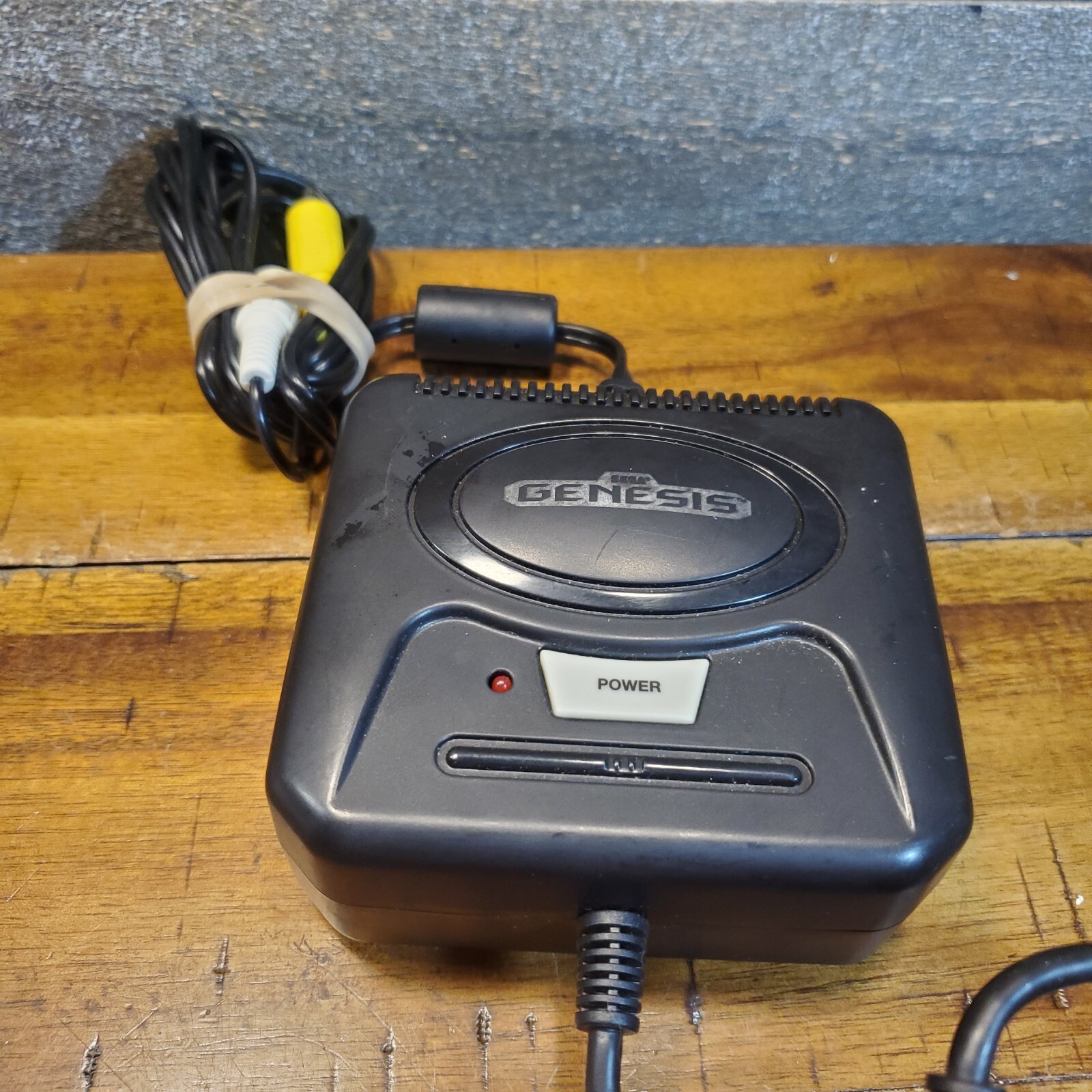 Radica Sega Genesis 16-BIT Power Plug & Play 6-in-1 Game System Red 2004 -Tested