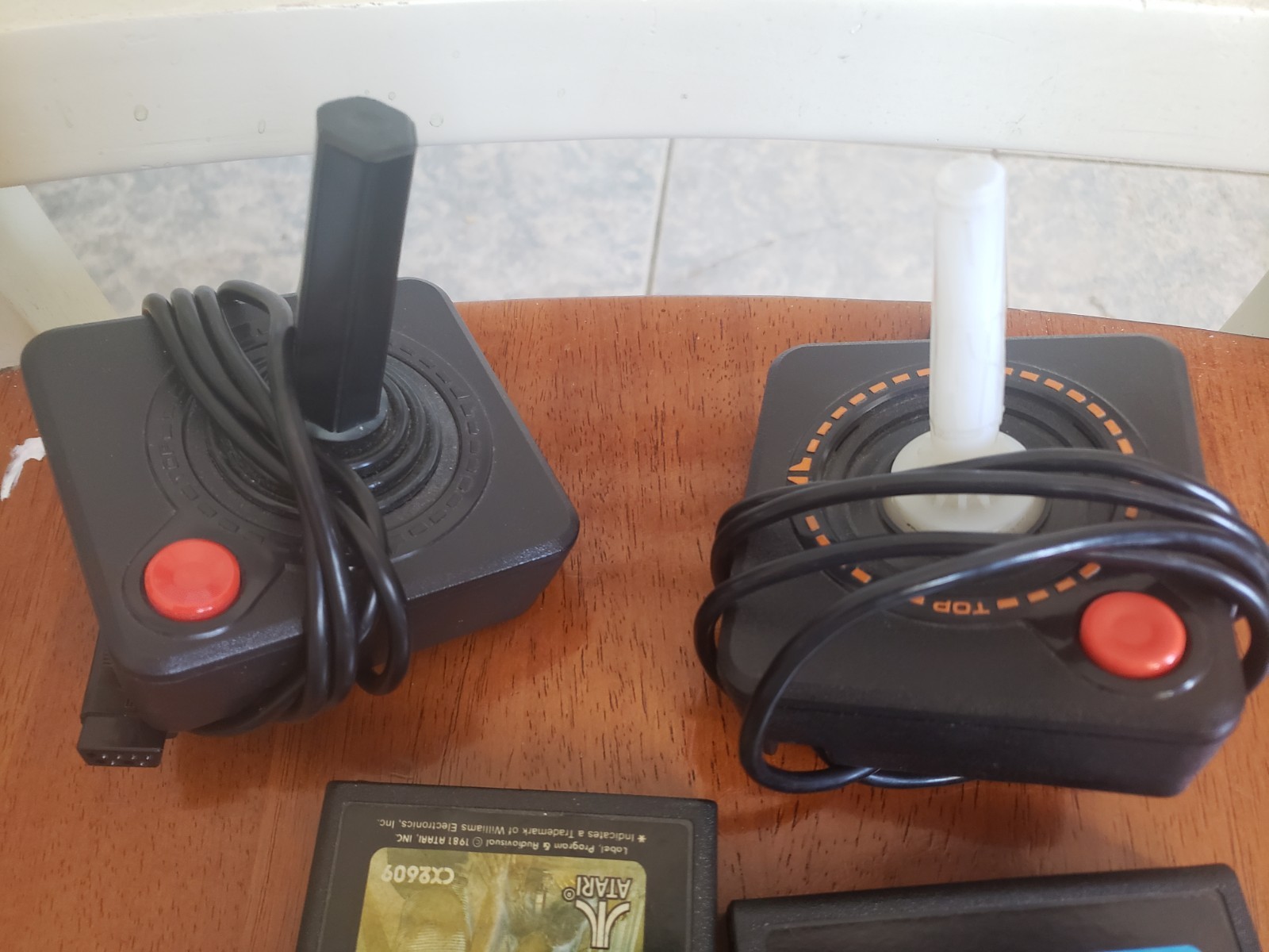 TESTED Atari 2600 Jr Long Rainbow 2ctrl 2Games Defender Pinball, Video & Power!
