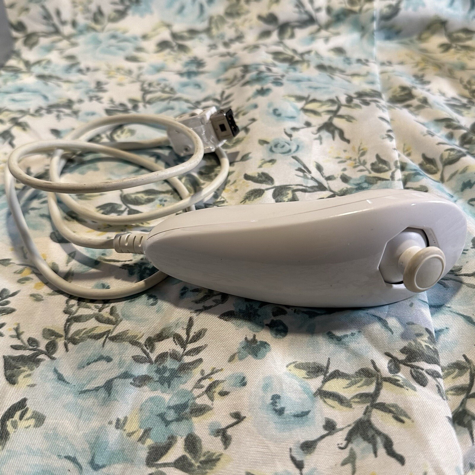 Nintendo Wii RVL-001(USA) 512 MB Home Console – White Bundle
