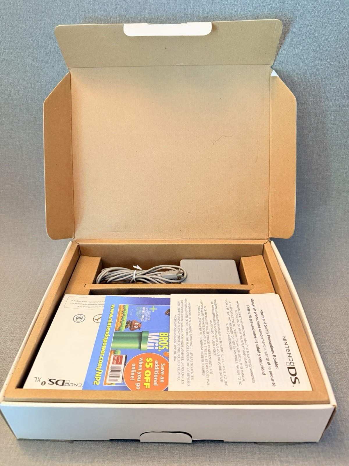 Nintendo DSi XL Blue Handheld Console Complete w/ White Stylus Tested