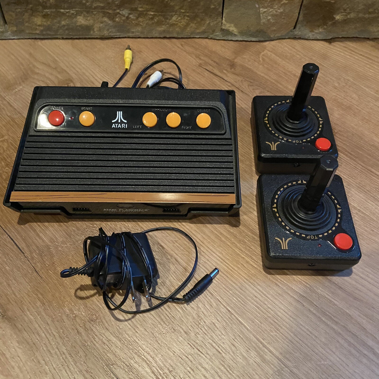 Atari Flashback Classic Game Console & Power Cord 2 Wireless Controllers 06/2015