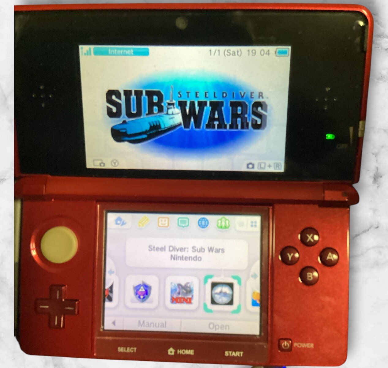 US/Canada Nintendo Red 3DS With Pre Downloaded Games & Accessories (Mint).
