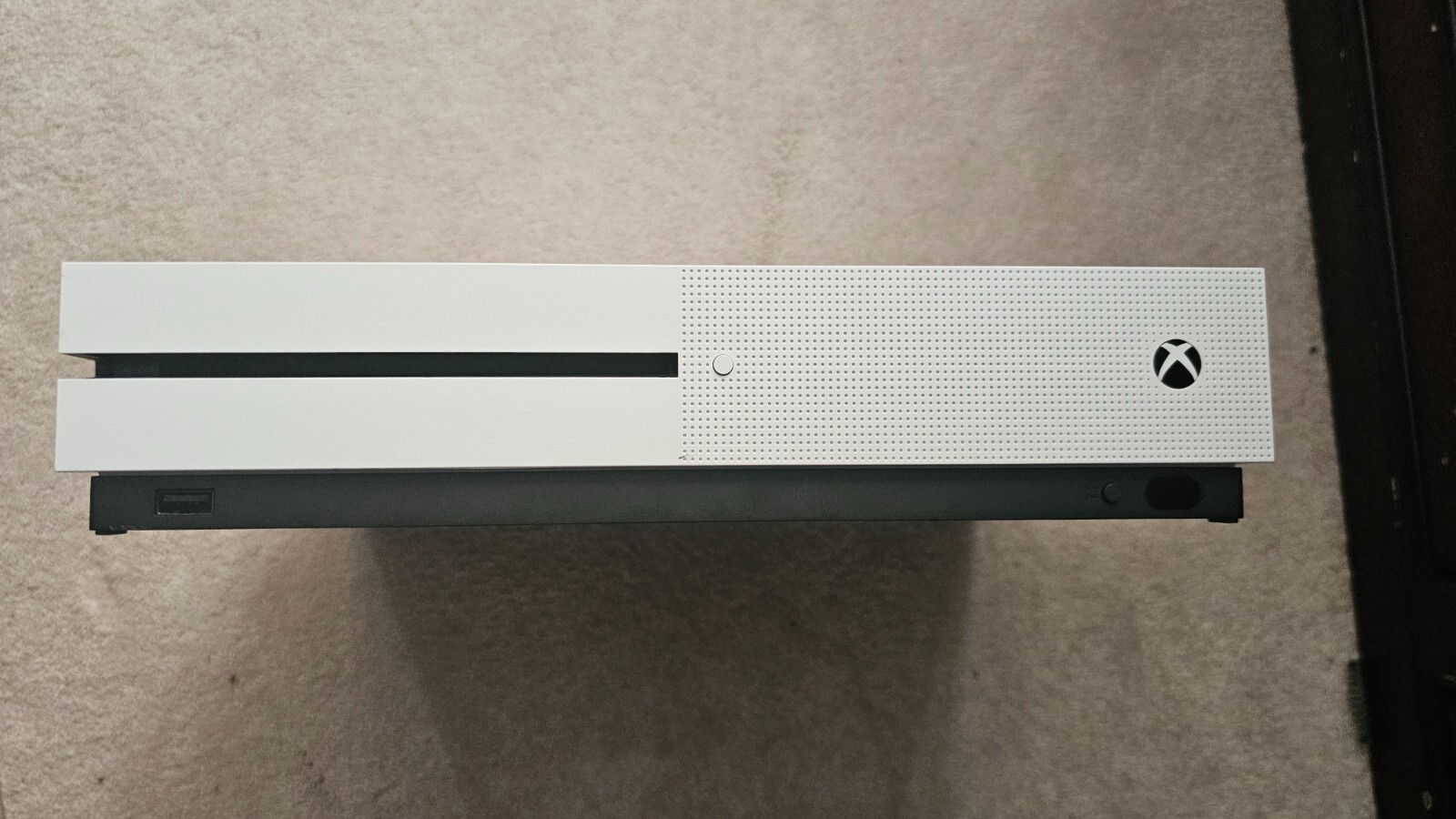 Xbox One S 1TB Console – White (XBS1TB) with hitman 2 and farcry 6.