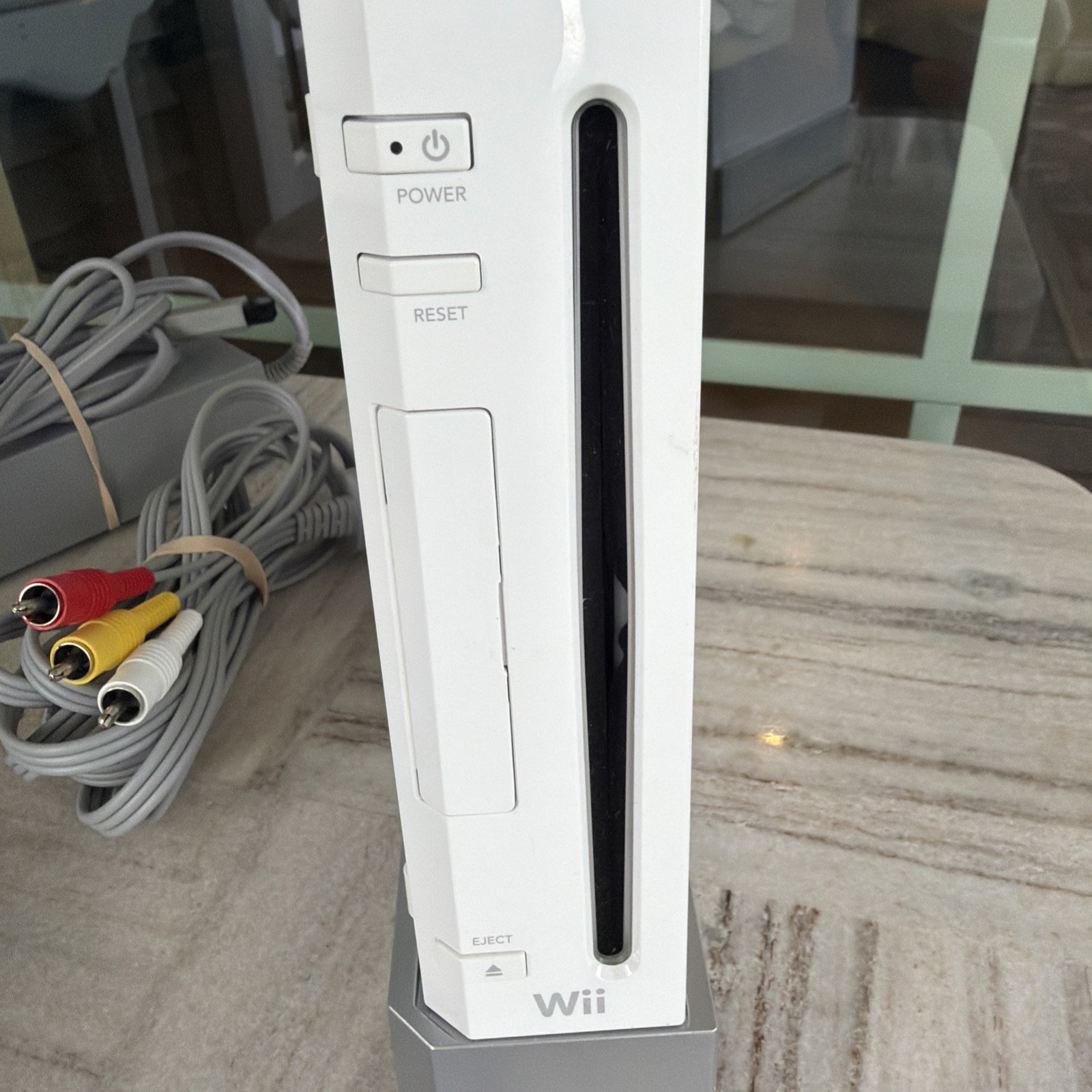 Nintendo Wii 512MB Console White + Stand & Datel Power Saves SD Card