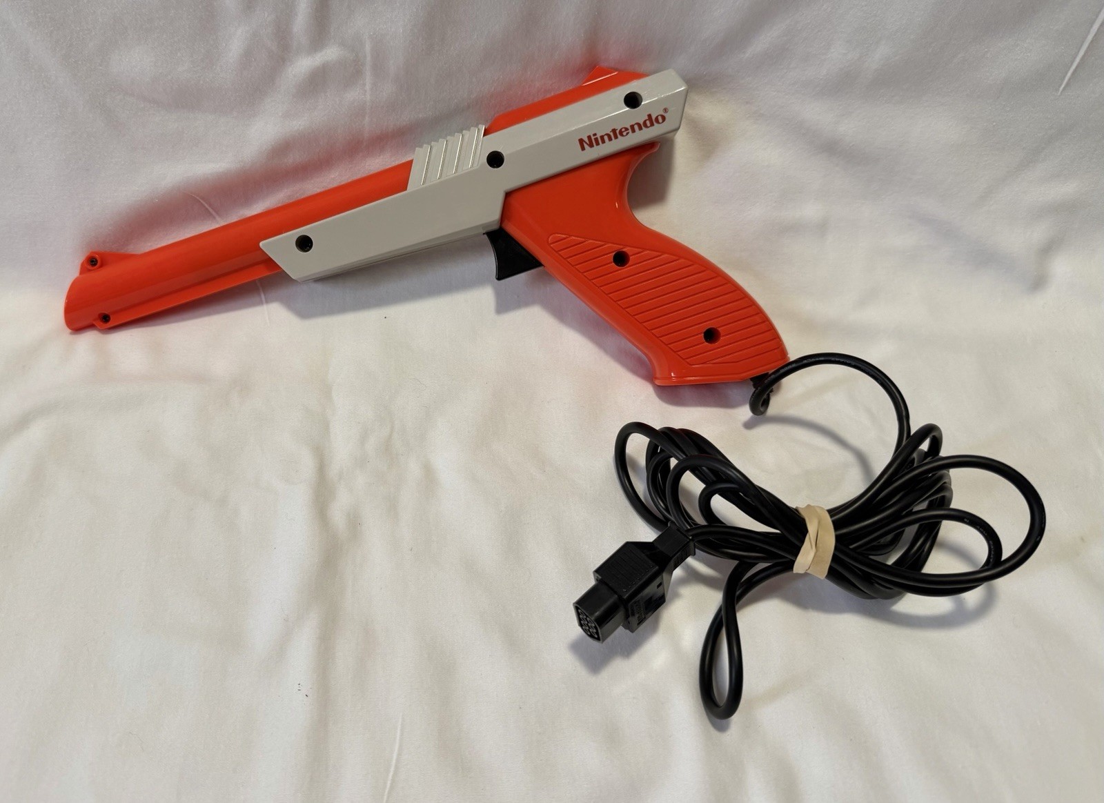 Nintendo NES Console Bundle Mario Duck Hunt Zapper Controllers Cables Manuals