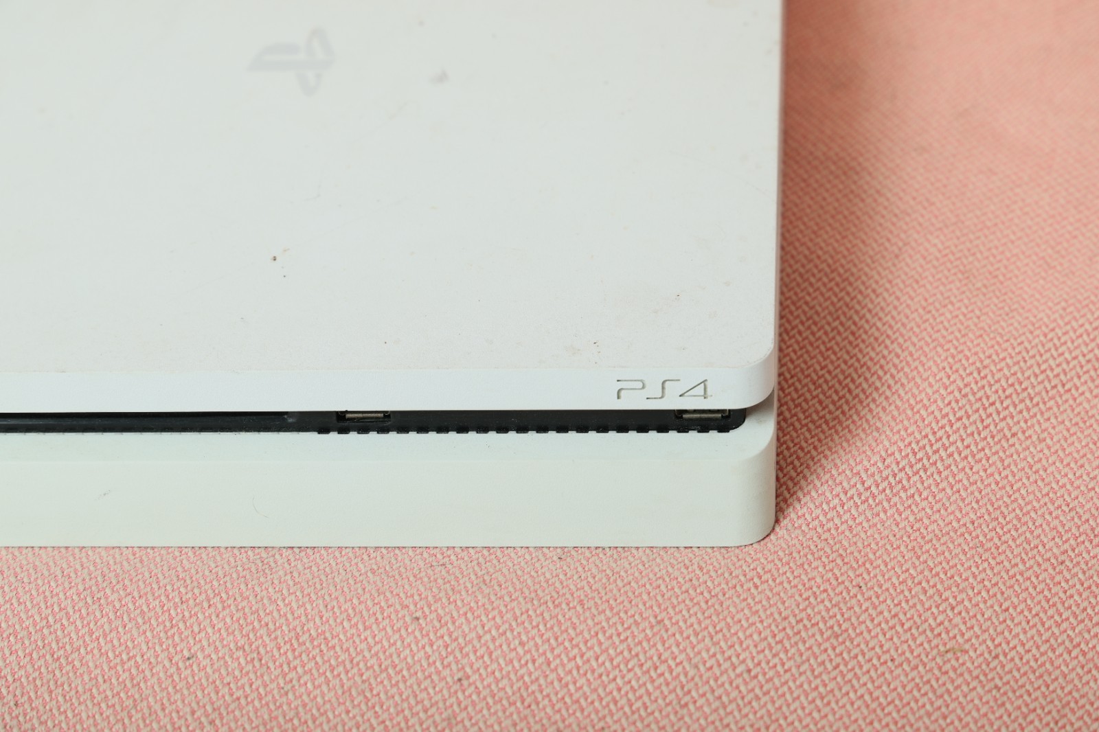 Sony PlayStation 4 Slim 500GB – White Console Only Firmware 10.50
