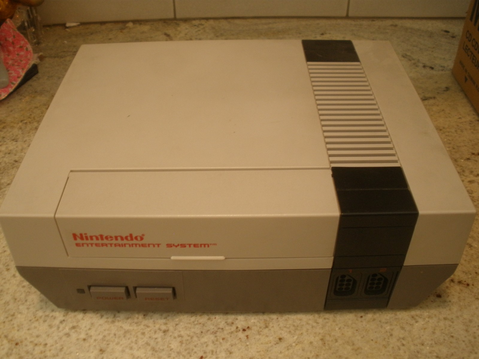 VINTAGE NINTENDO NES HOME CONSOLE TESTED WORKS NES-001 WITH GAME