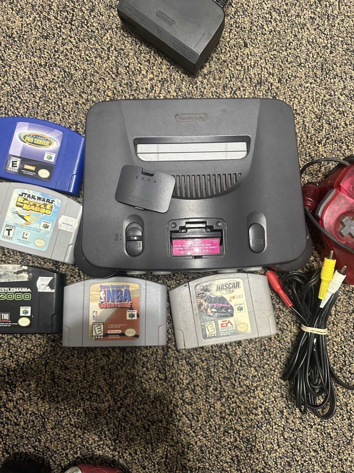 n64 console bundle, 1 controller ,5 games, all cables included tested works