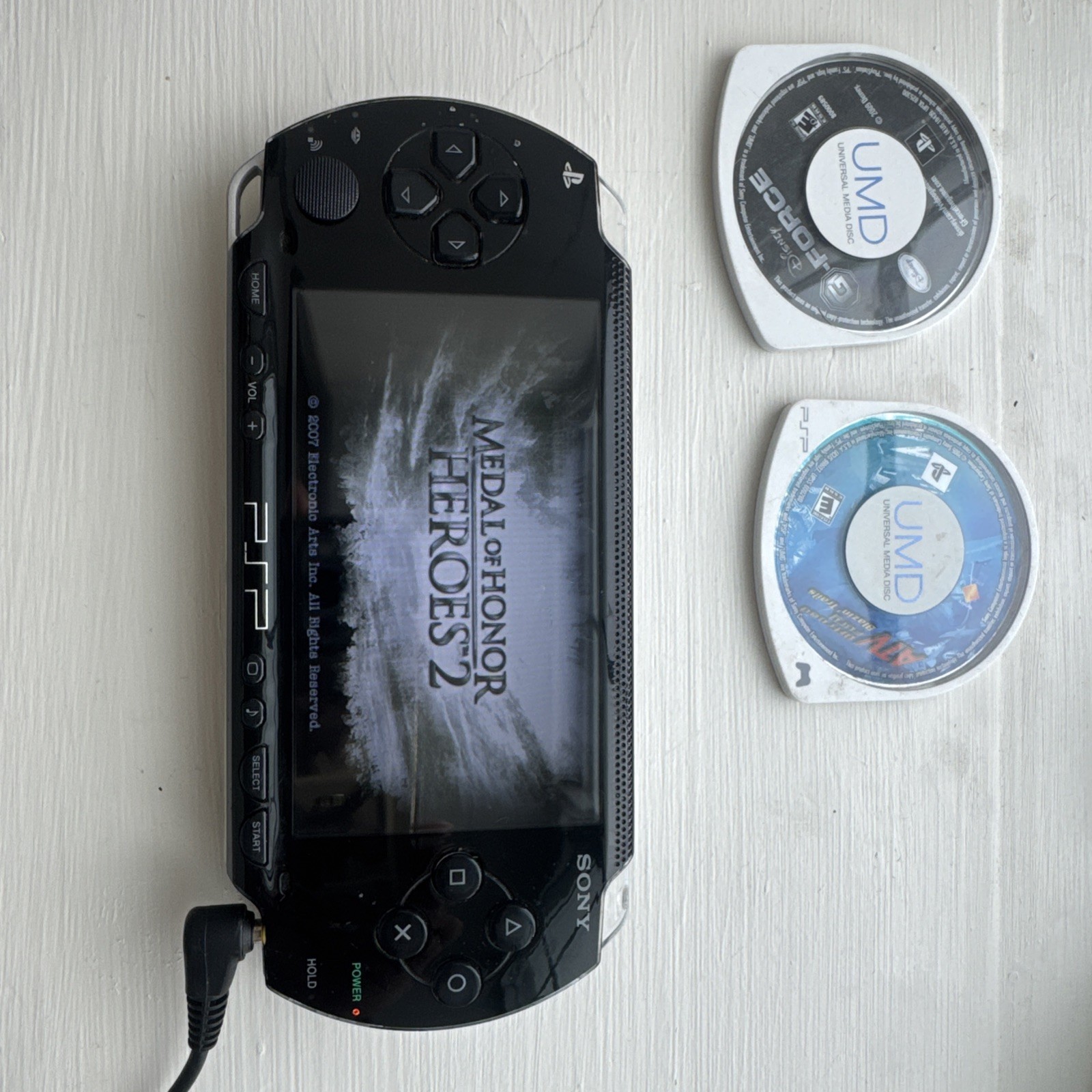 PSP 1000 Black W/Charger 32mb Memory Card and 3 Games Bundle Tested
