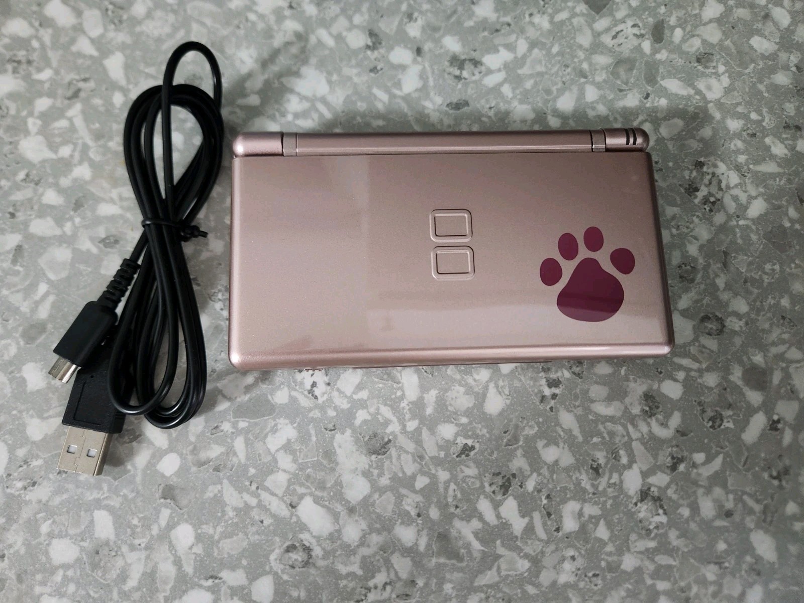 Nintendo DS Lite – Metallic Rose Nintendogs Edition 1