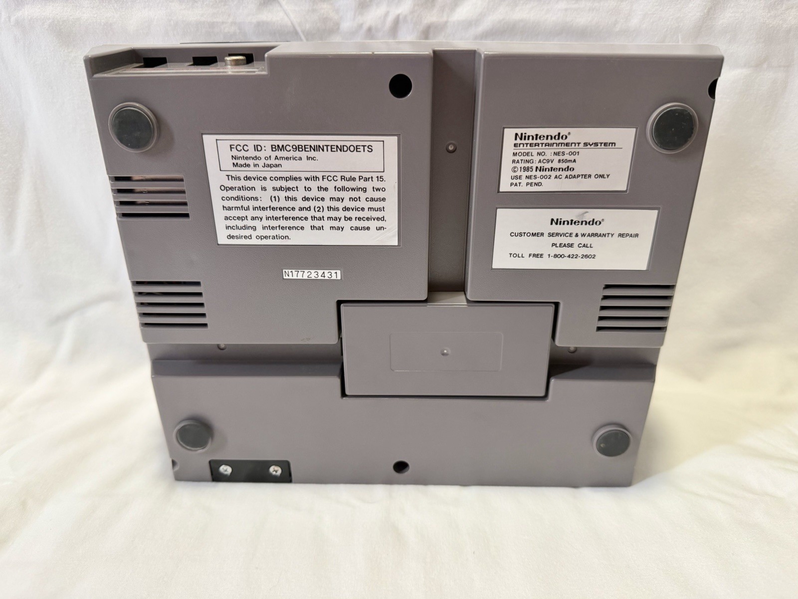 Nintendo NES Console Bundle Mario Duck Hunt Zapper Controllers Cables Manuals