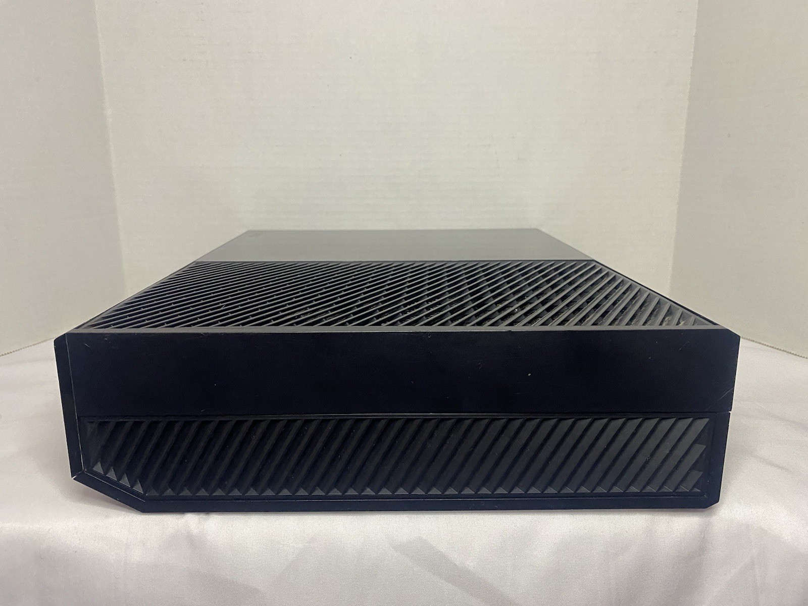 Microsoft original Xbox One console only 500GB – (1540) – Black – Tested/works