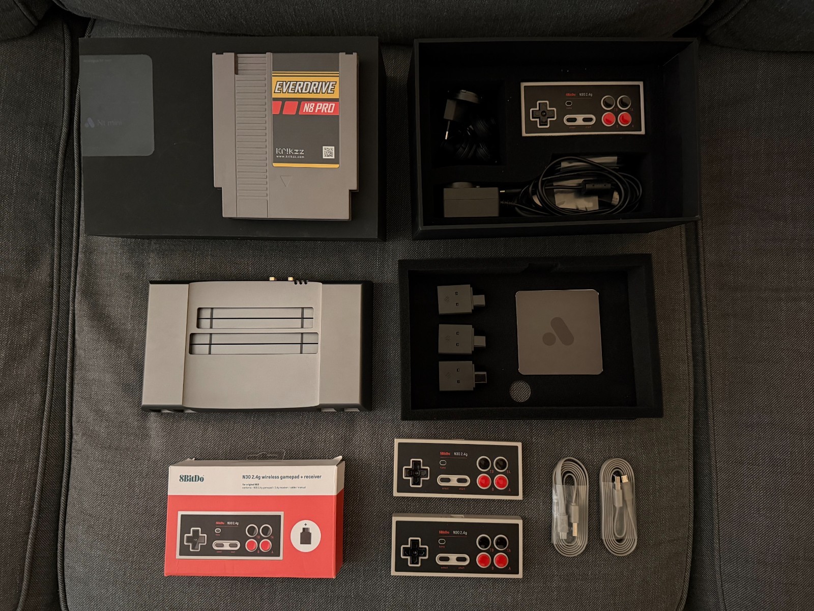 Analogue Nt Mini Noir v2 – 100% COMPLETE, 4 CONTROLLERS, EVERDRIVE, CLEAN!!!