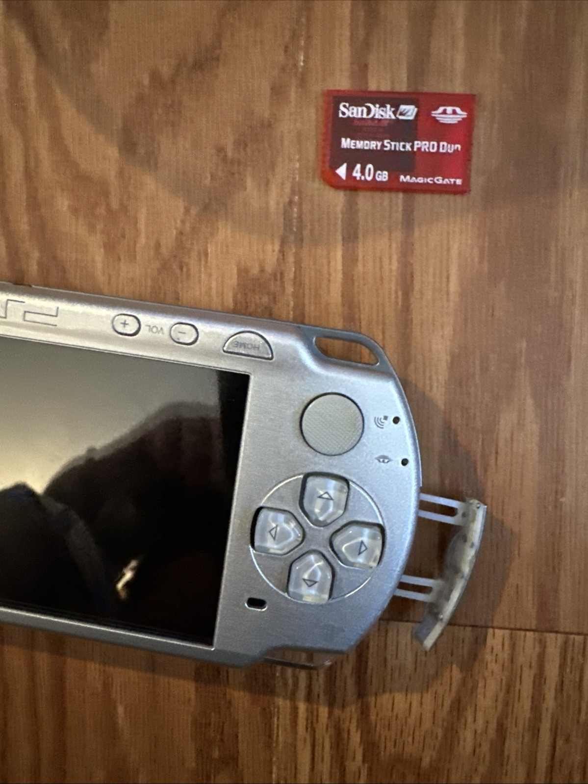 Sony PSP-2001 Silver Slim Console 4GB Case New Battery & Charger 3 Games Read D