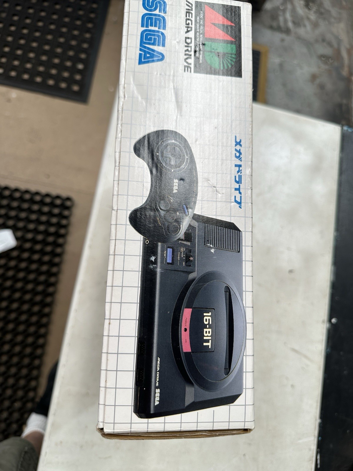 VINTAGE SEGA MEGA DRIVE BOXED WORKING CONSOLE 16 Bit PAL 1601-11 NTSC JAPAN BOX