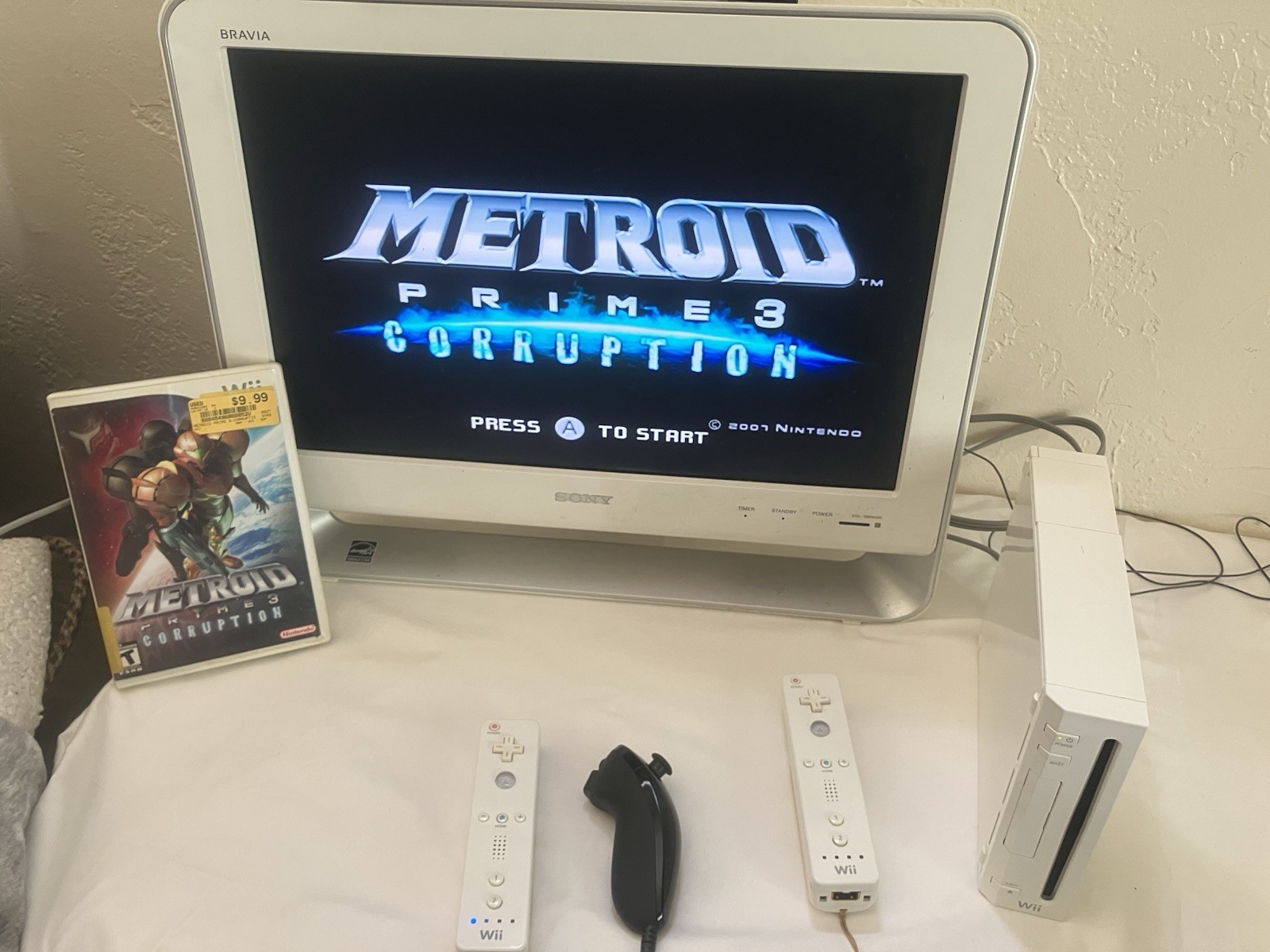 Nintendo Wii RVL-001 Bundle W/ Super Mario Galaxy 3 Games 2 Remotes & Nunchuck!