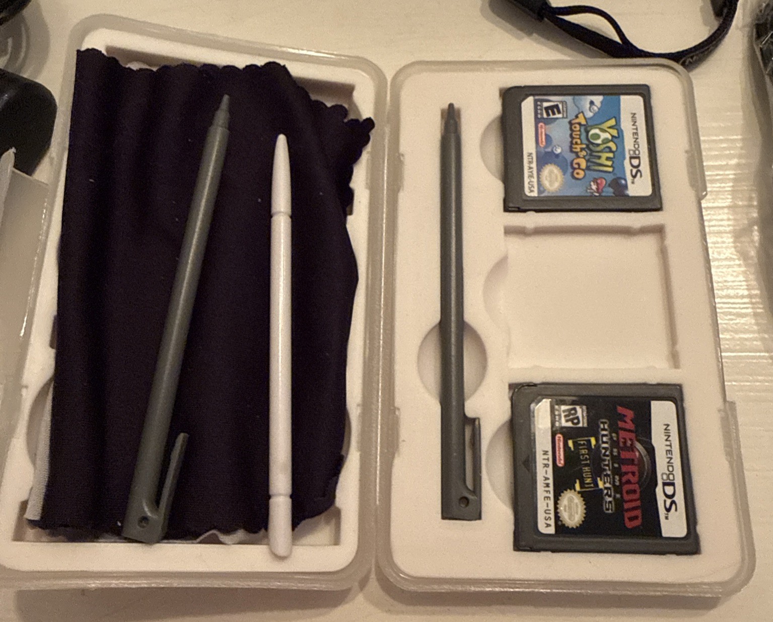 Nintendo DS Silver Bundle with Yoshi Touch And Go, Metroid Prime Hunter -Tested
