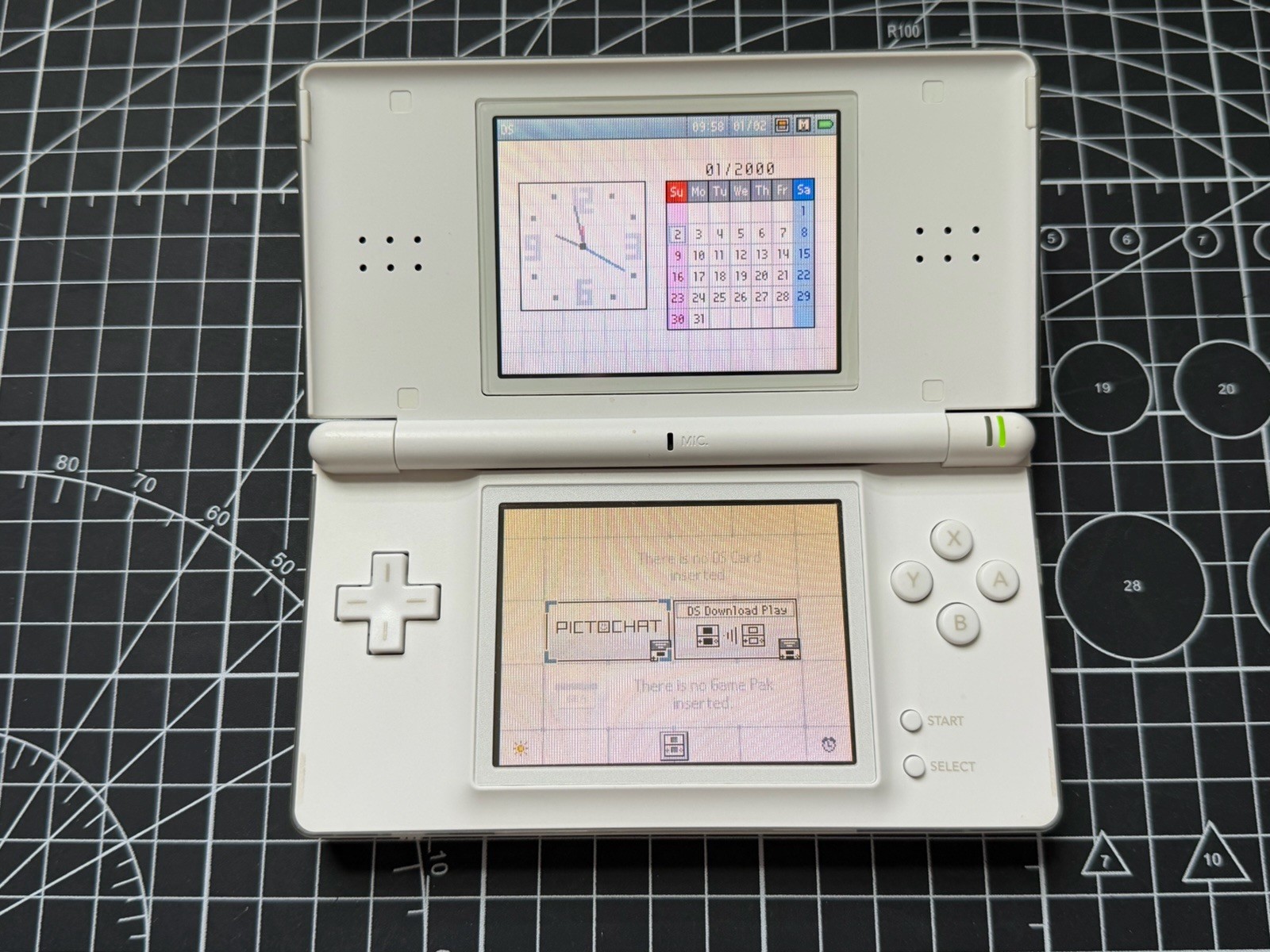 Nintendo DS Lite Used OEM White W/ R4 & 2GB SD – 100% Tested Region Free