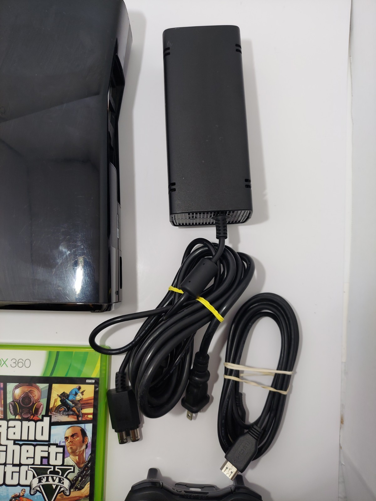 Microsoft Xbox 360 S Console 250 GB bundle With Controller And Games Tested