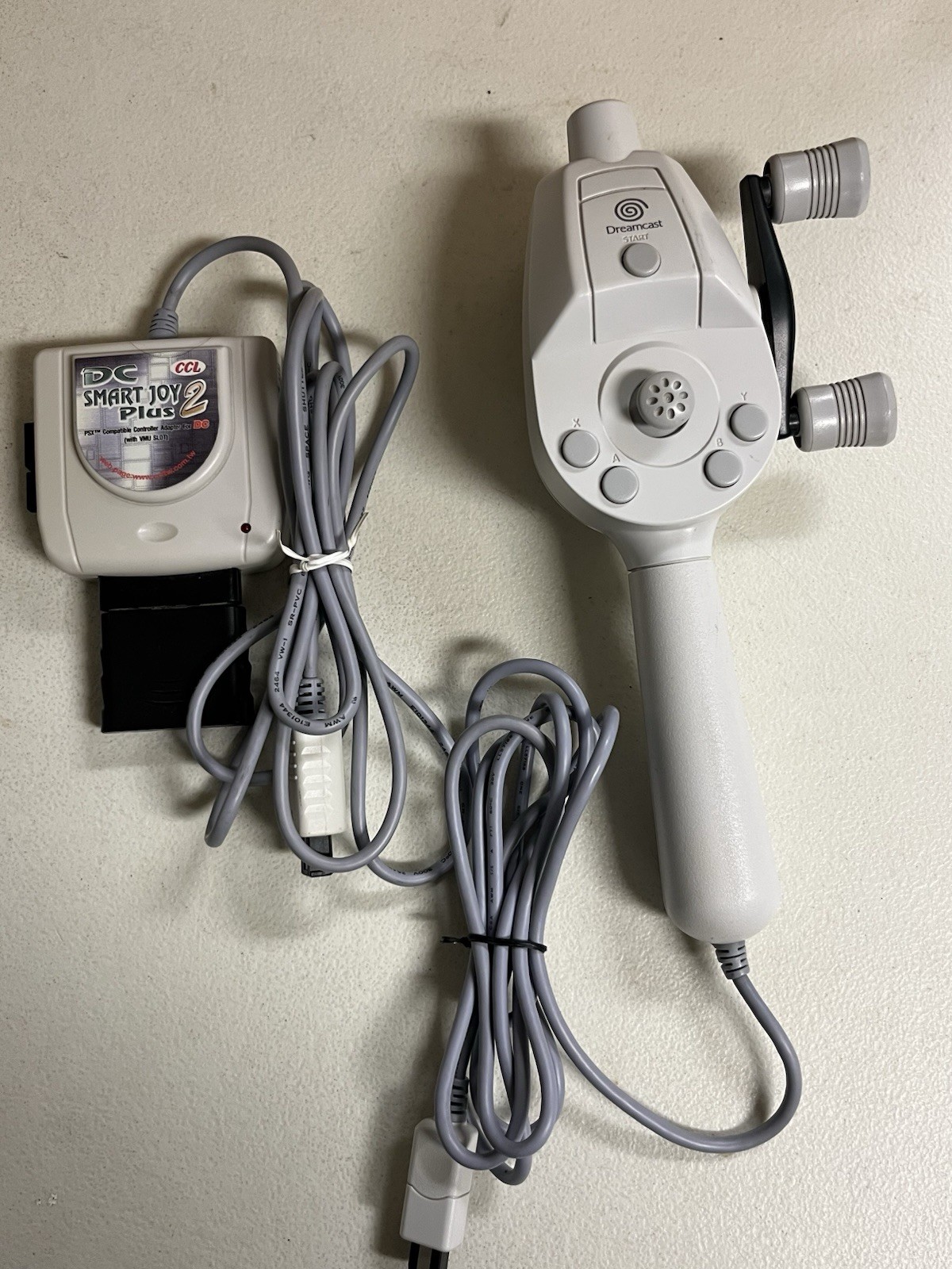 SEGA Dreamcast HKT-3010 NTSC-J White Console Bundle w/2 Controllers, VMU