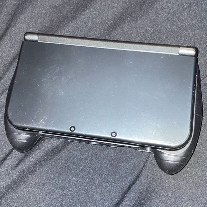 Nintendo 3DS XL Gray Handheld System Console Wi-Fi, Headphone Jack