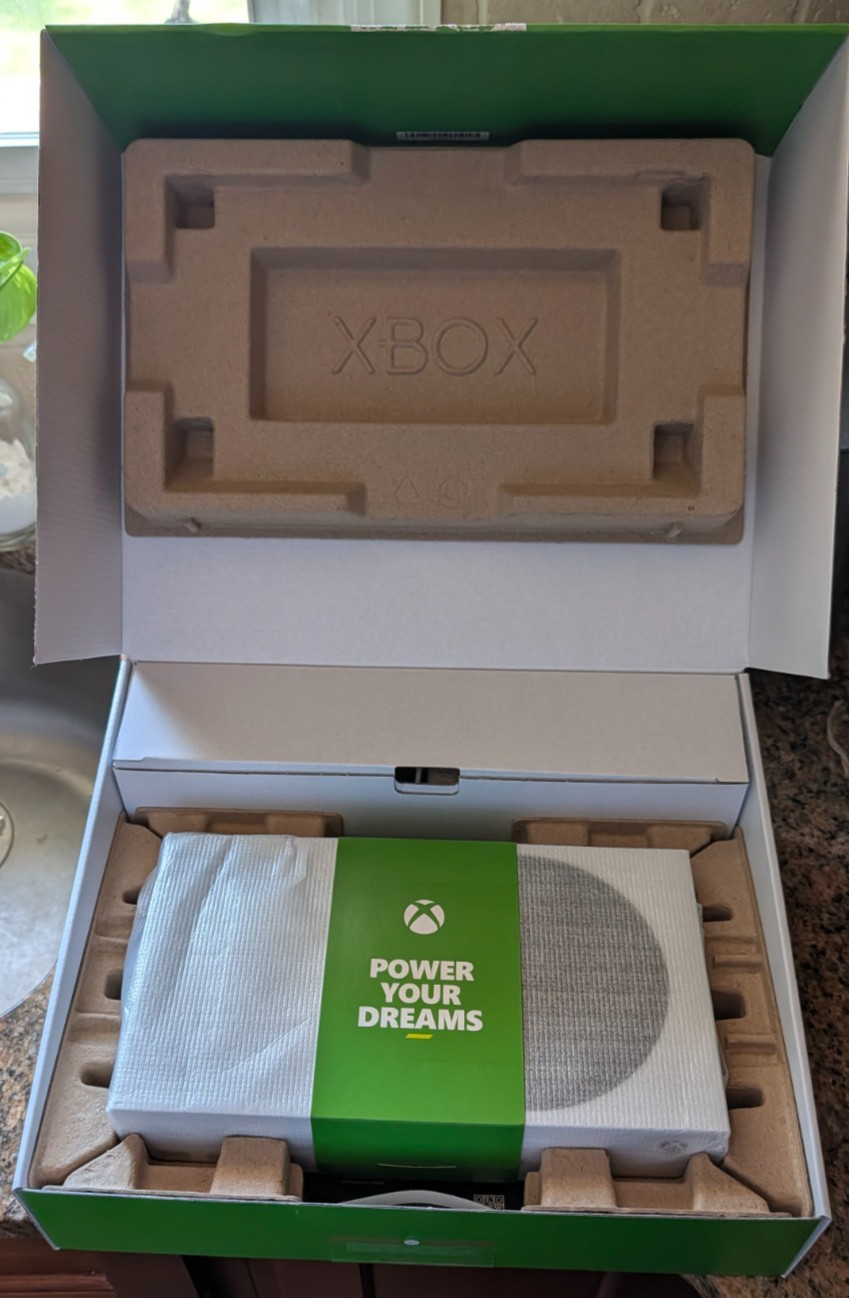Microsoft Xbox Series S 512GB White Console (RRS00095) – All Digital Edition