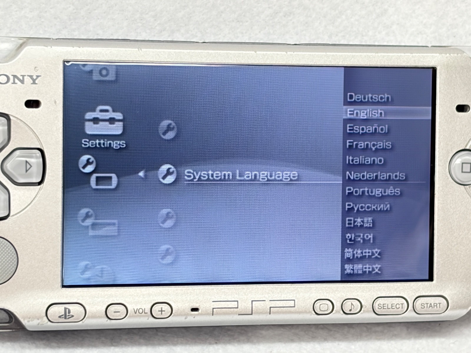 TESTED SONY PSP 3000 SILVER Console + Charger + battery + 3 game Region free 2GB