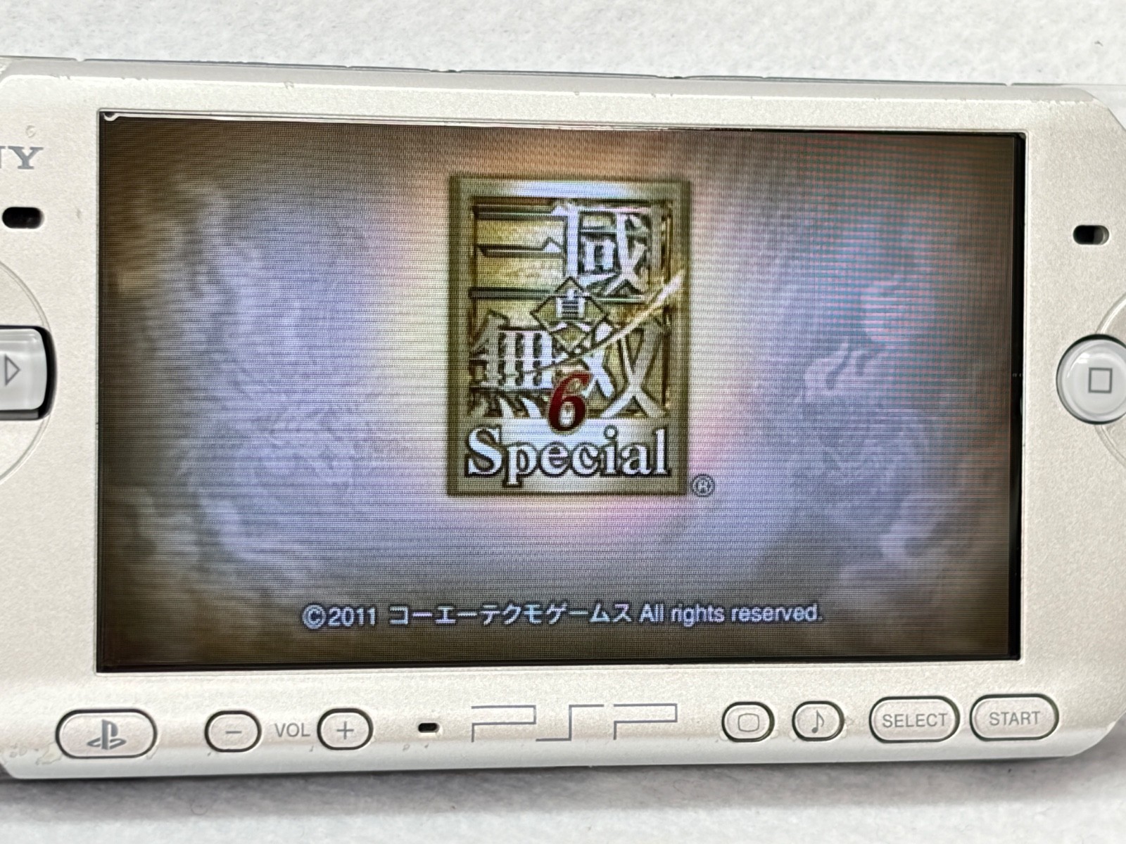 TESTED SONY PSP 3000 SILVER Console + Charger + battery + 3 game Region free 2GB