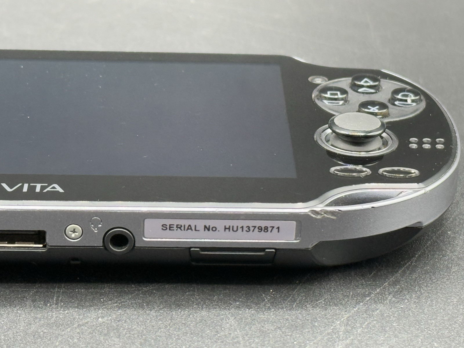 Sony PlayStation PS VITA PCH 1001 Black Console W/Charger & OEM 4GB Memory Card