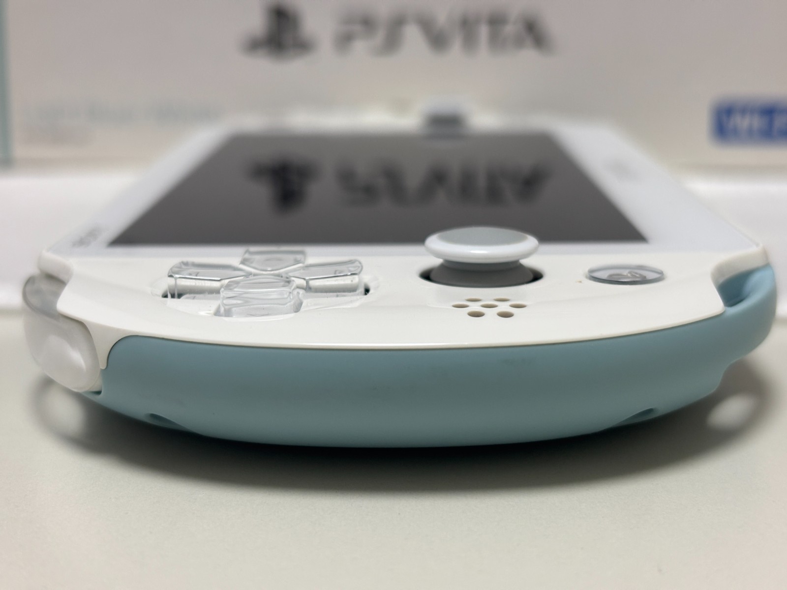 PS Vita SONY PlayStation Light Blue White PCH-2000 Console W/Charger Box