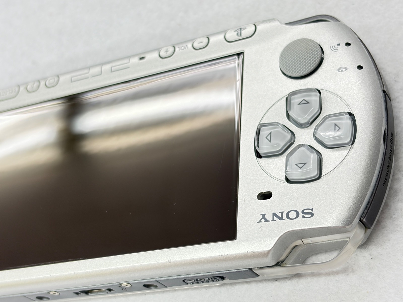 TESTED SONY PSP 3000 SILVER Console + Charger + battery + 3 game Region free 2GB