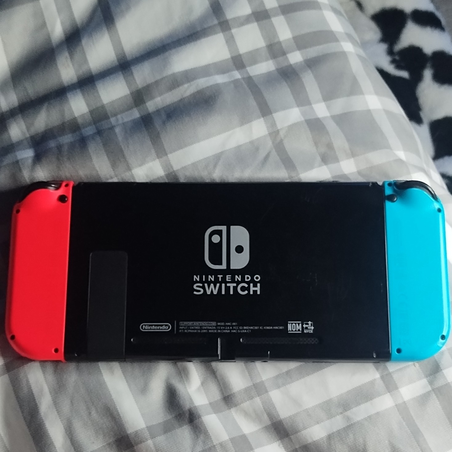 Nintendo Switch Console 32GB 720p Wi-Fi USB-C w/ Neon Red/Blue Joy-Con