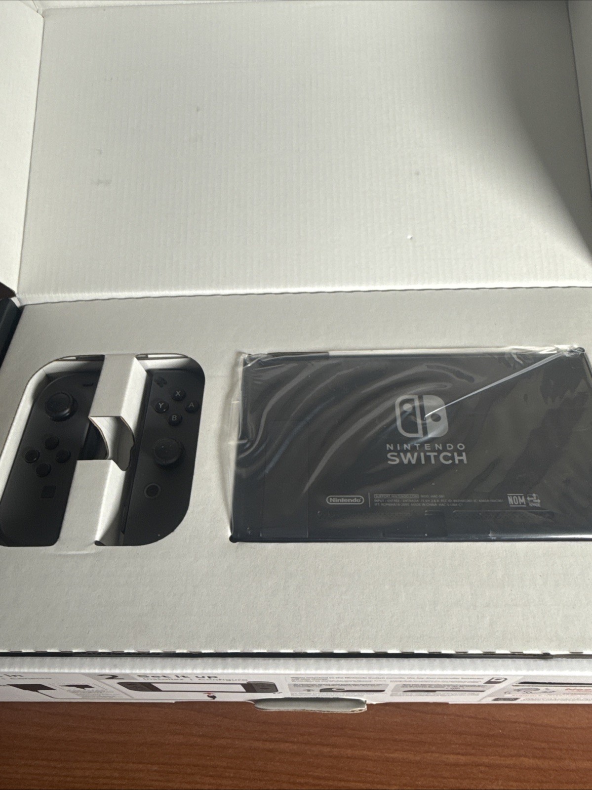 Nintendo Switch HAC-001 32GB Console with Gray Joy‑Con W Box Complete.