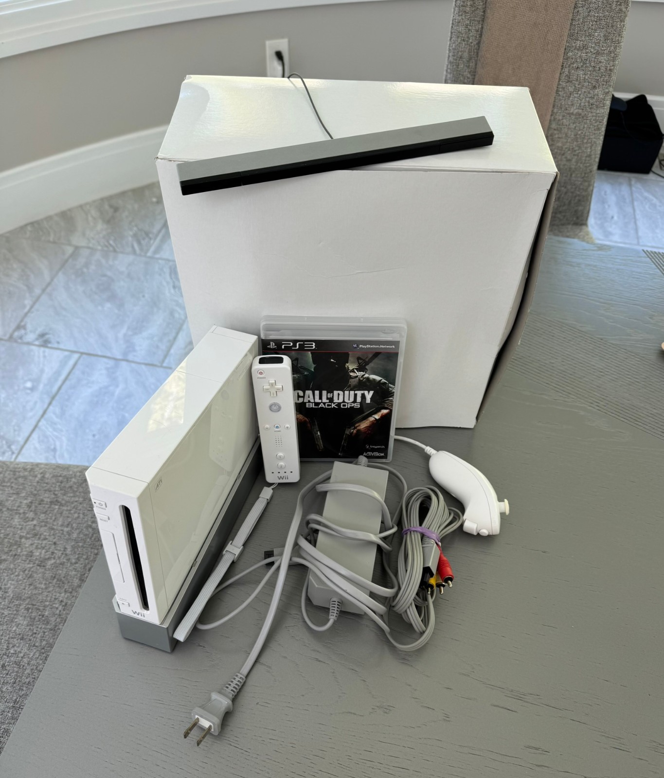 Nintendo Wii RVL-001 512 MB Home Console Bundle- White