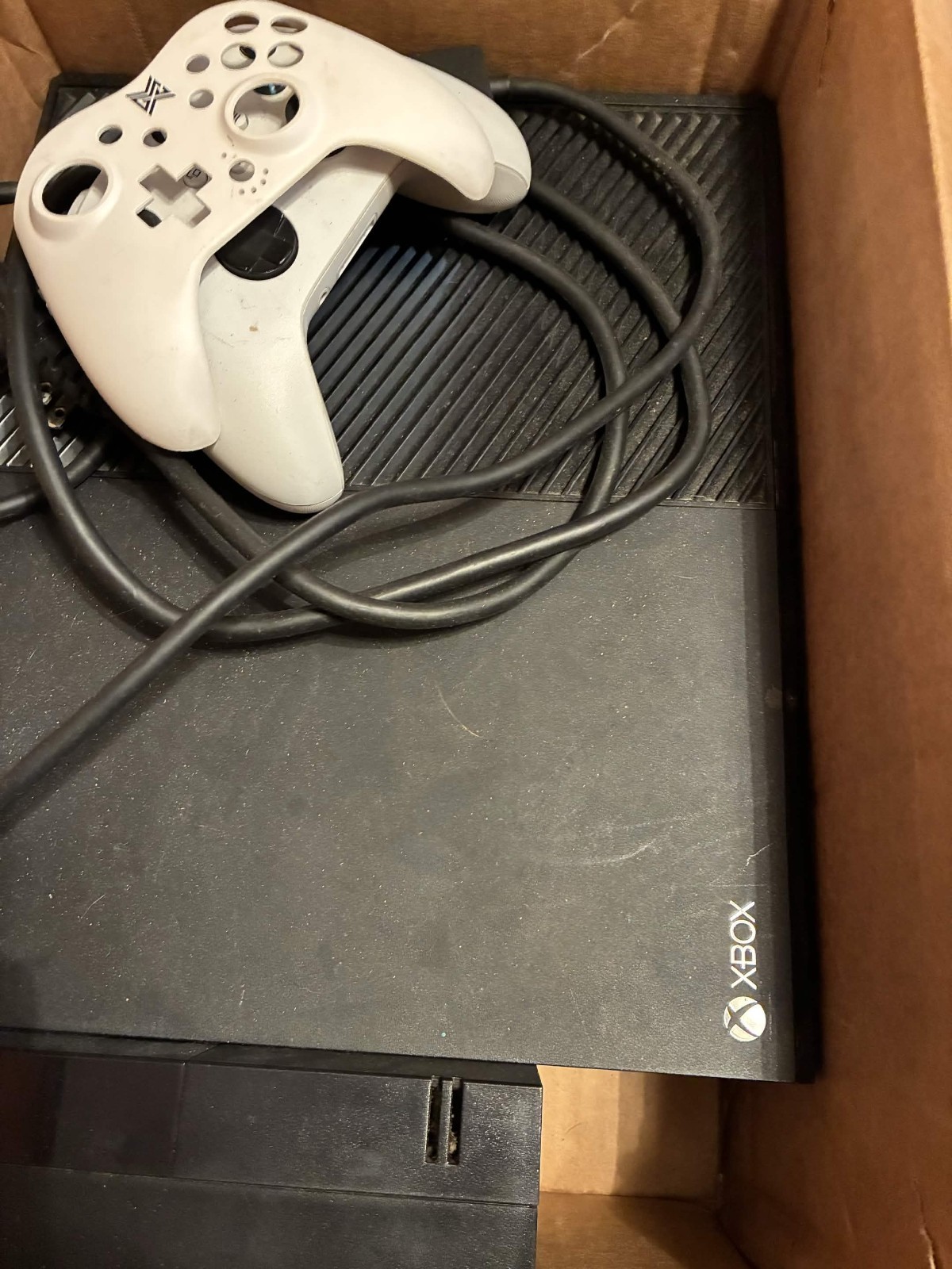 Microsoft Xbox One 500GB Console – Black, With White New-Gen Xbox Controller.