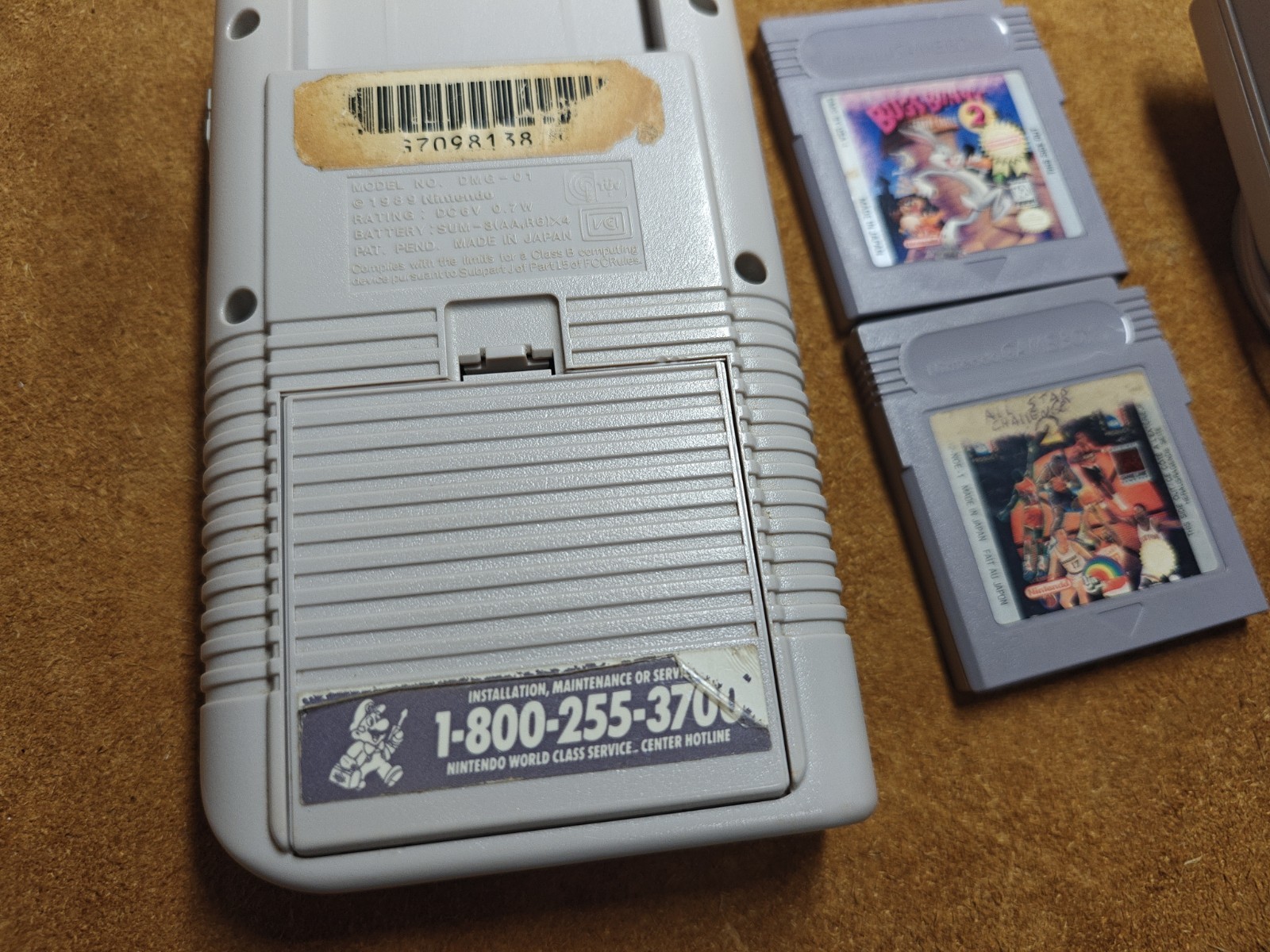 Nintendo Gameboy with games and AC adapter, all works great 2 game game boy lot