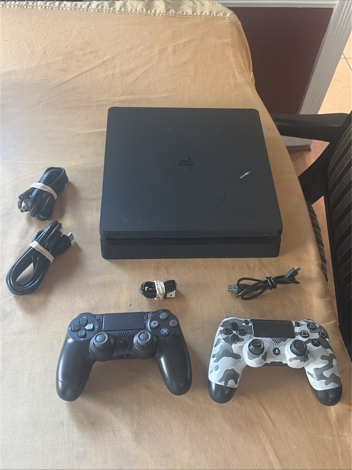 PlayStation 4 Slim PS4 1TB Black Console CUH-2215B v13.50 w/Cables 2 Controllers