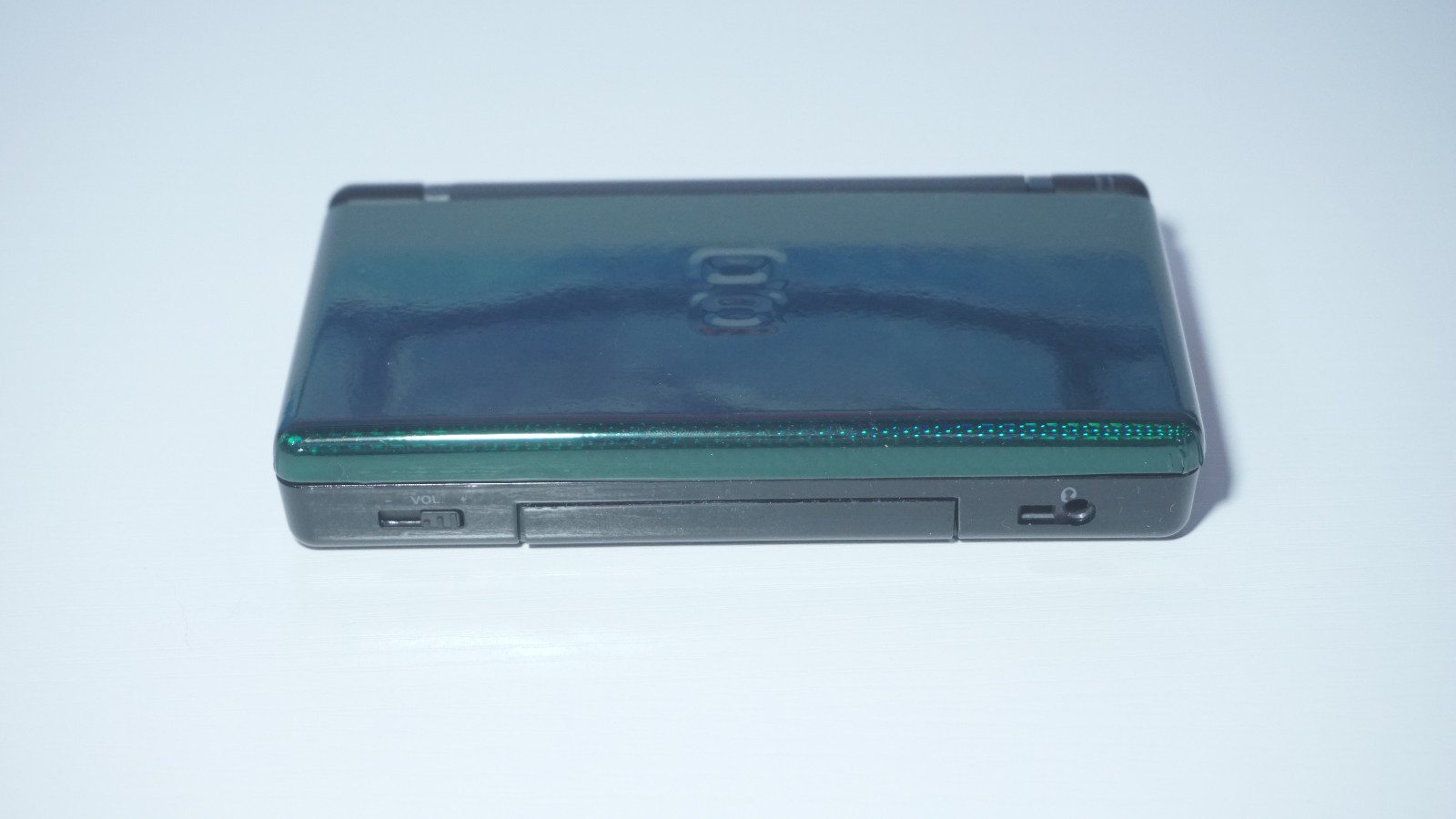 Nintendo DS Lite Shiny Pearlescent Green / Black Handheld System with Charger