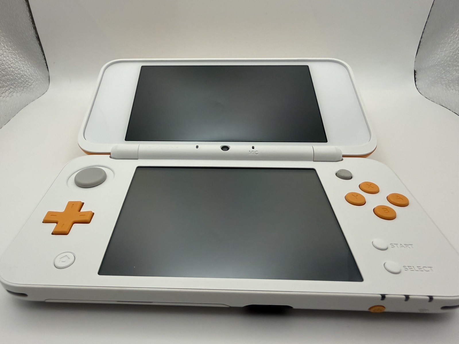 (USA) New Nintendo 2DS XL Console White/Orange – Tested 4GB SD Card with charger