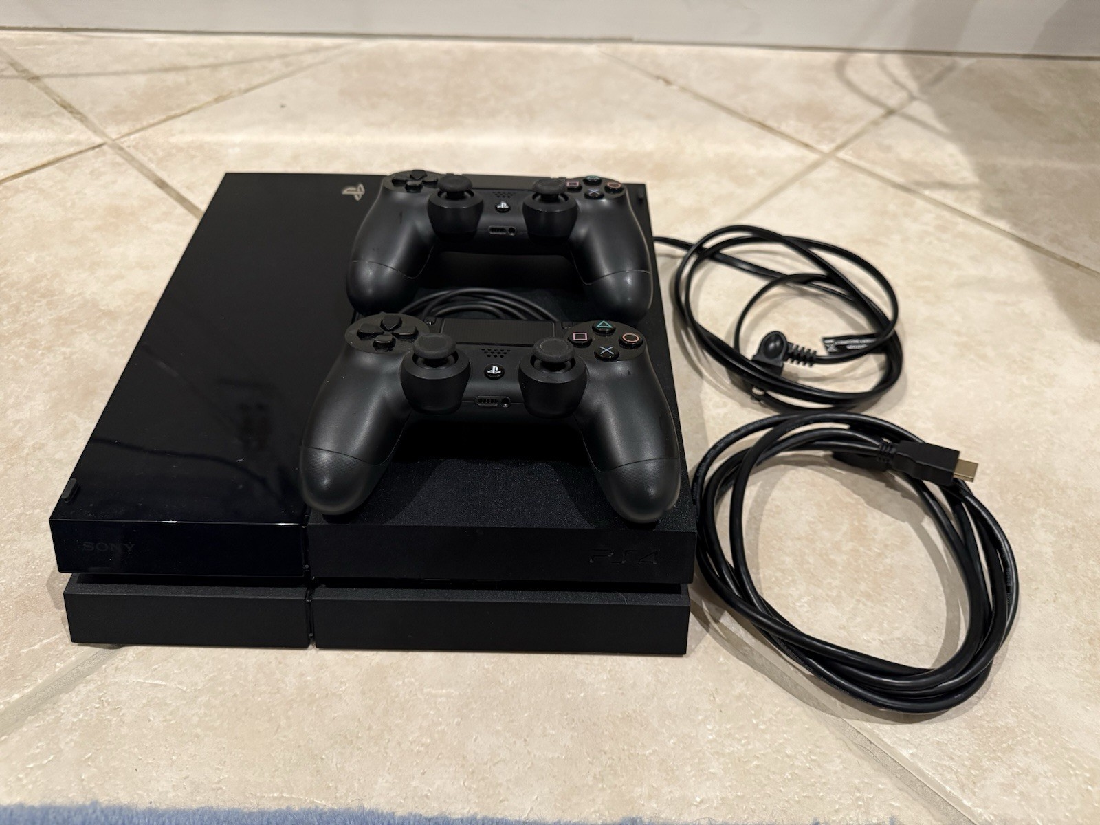 Sony PlayStation 4 PS4 Console Bundle 500GB Black + 2 DualShock 4 Controllers