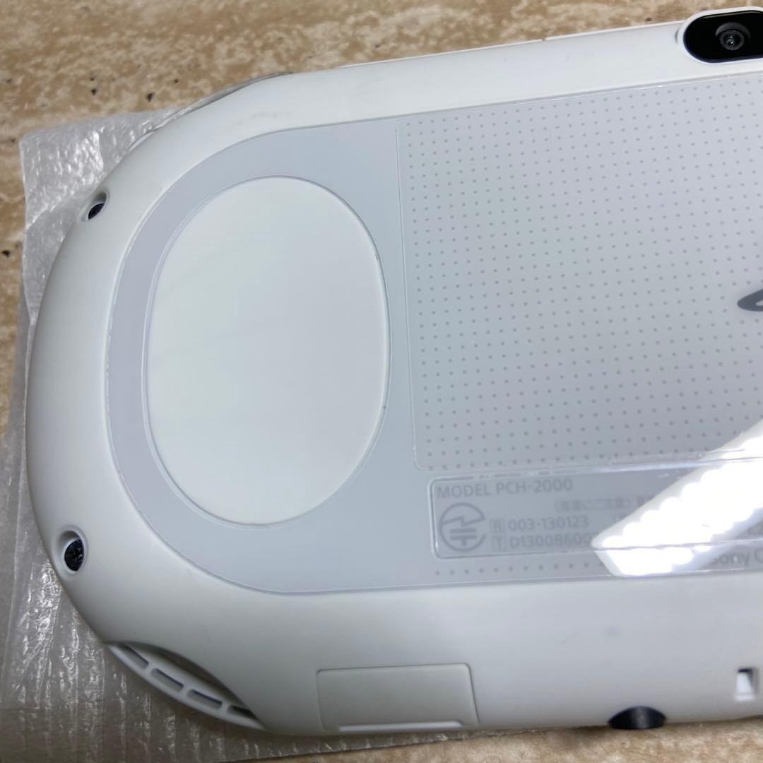PS Vita PCH-2000 Glacier White Complete in Box Excellent Condition 7038