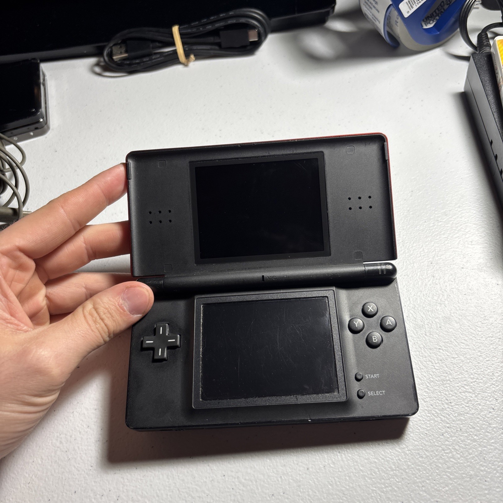 Nintendo DS Lite Crimson Handheld w oem charger-Red/Black(plus game)(no stylus)