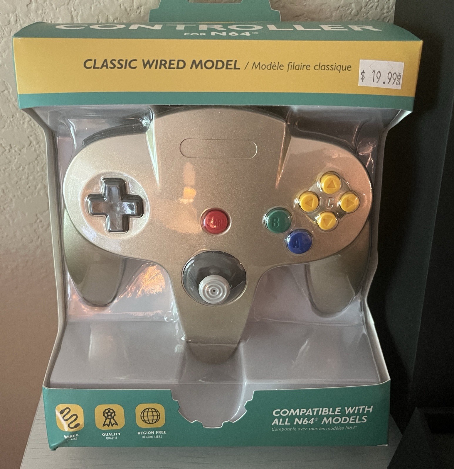 Analogue 3D 4K black with 8BitDo Controller, 3 wired Controllers and Game