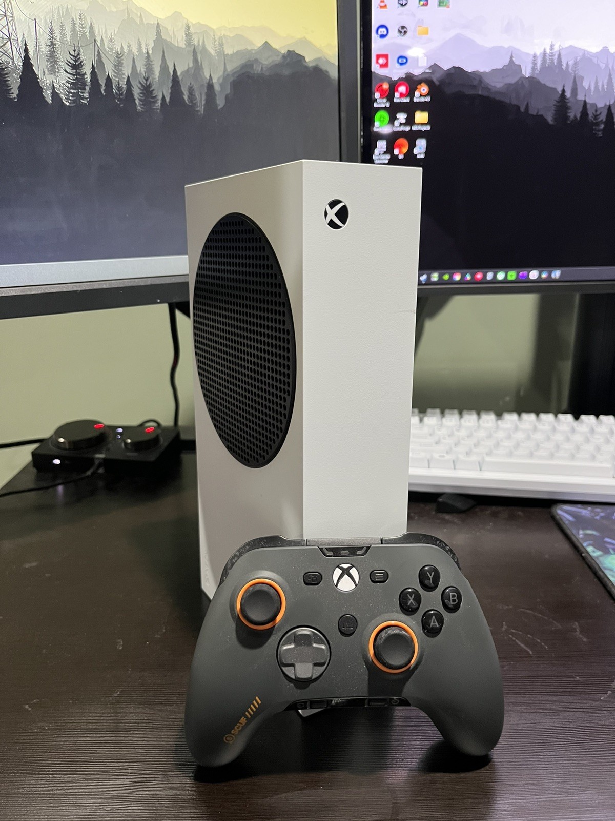 Xbox Series S + Scuf Valor Pro controller